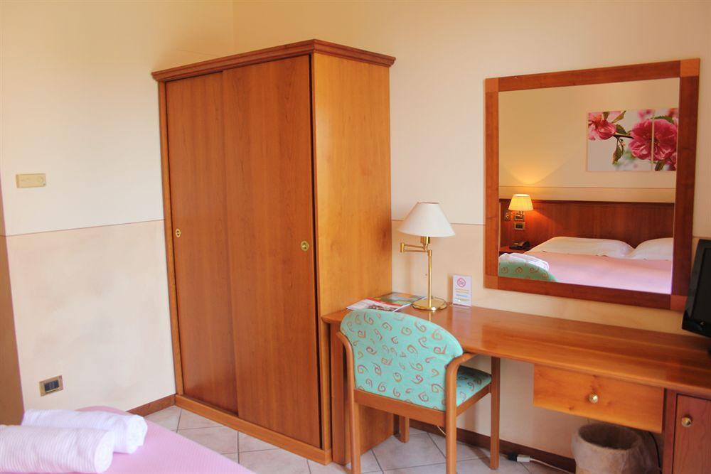 Hotel Corte Regina Sirmione Exterior photo